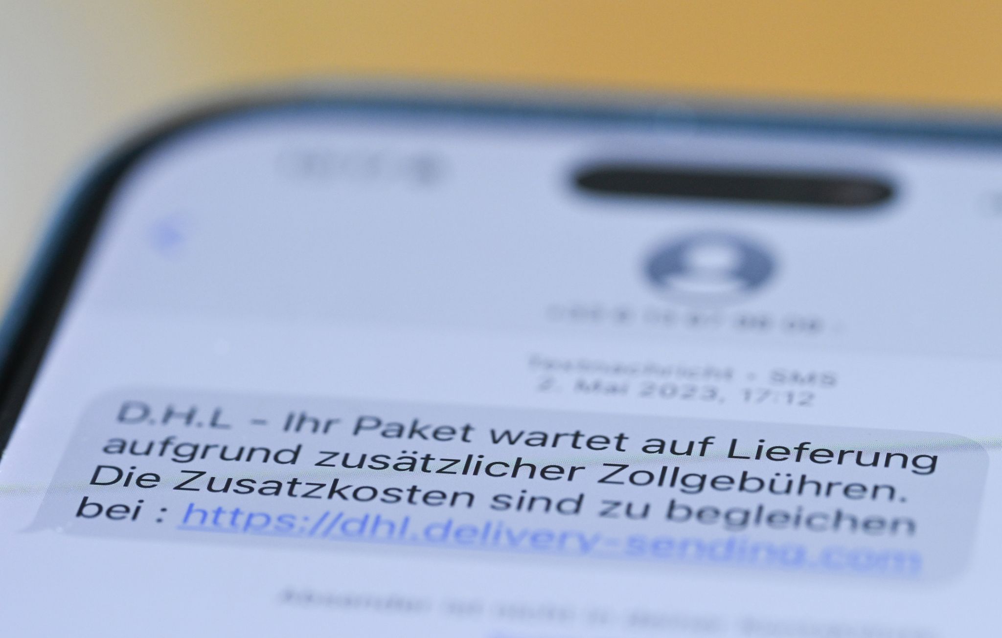 Betrug mit Paket-SMS: Tausende Beschwerden über Abzocke