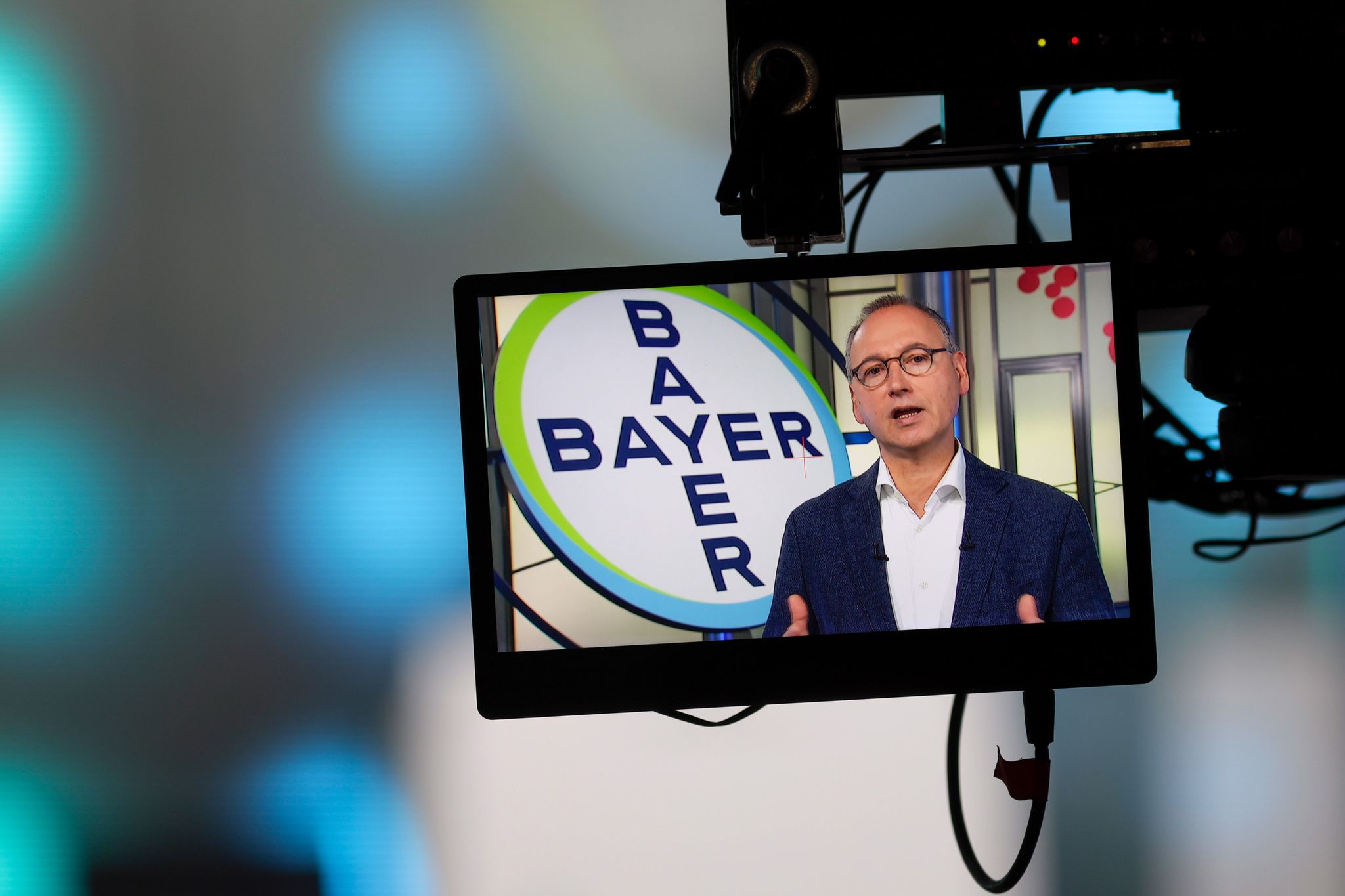 Aktionäre gehen mit Bayer hart ins Gericht