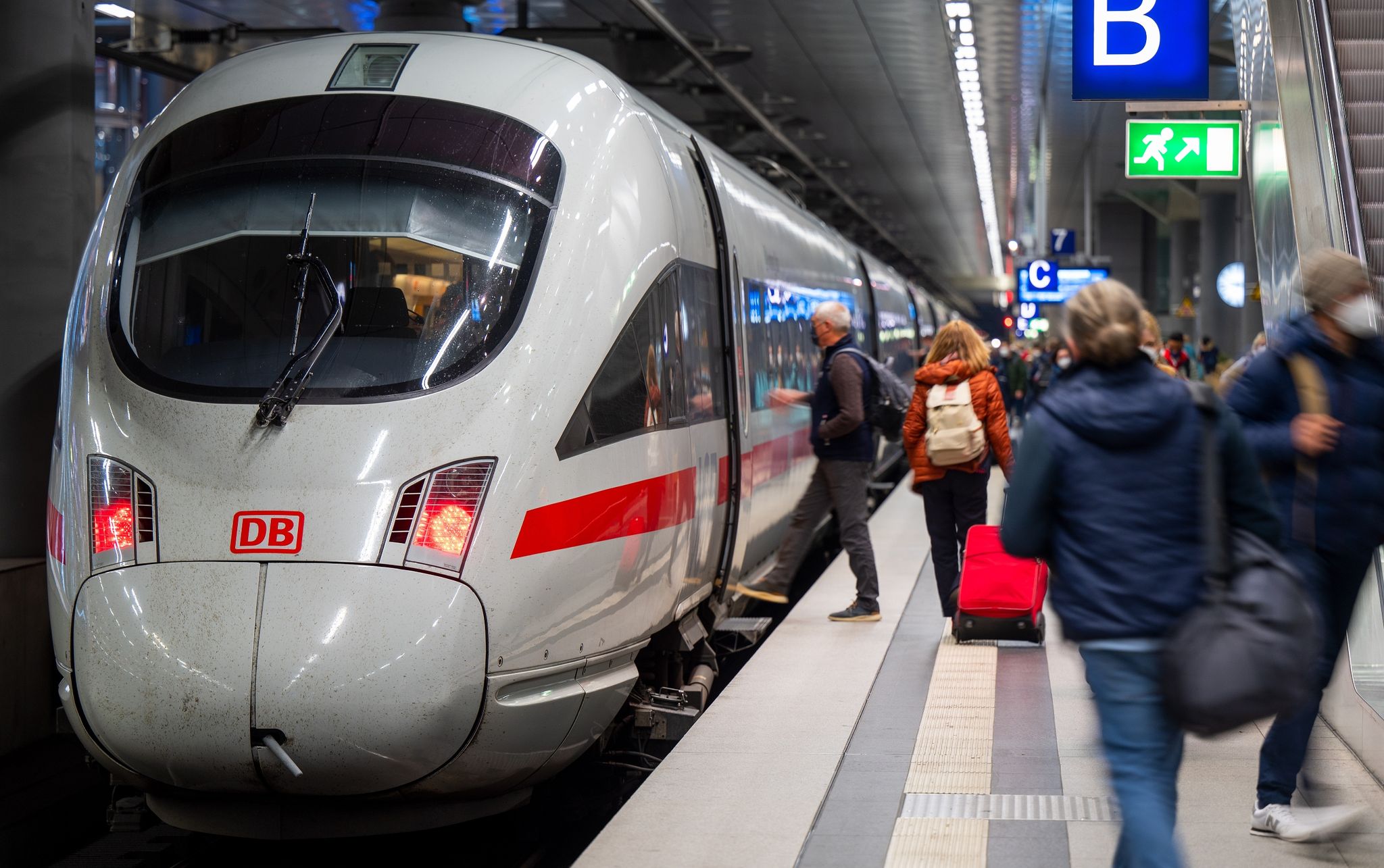 Bislang 200 Fahrgäste ohne 3G-Nachweis aus Zügen verwiesen