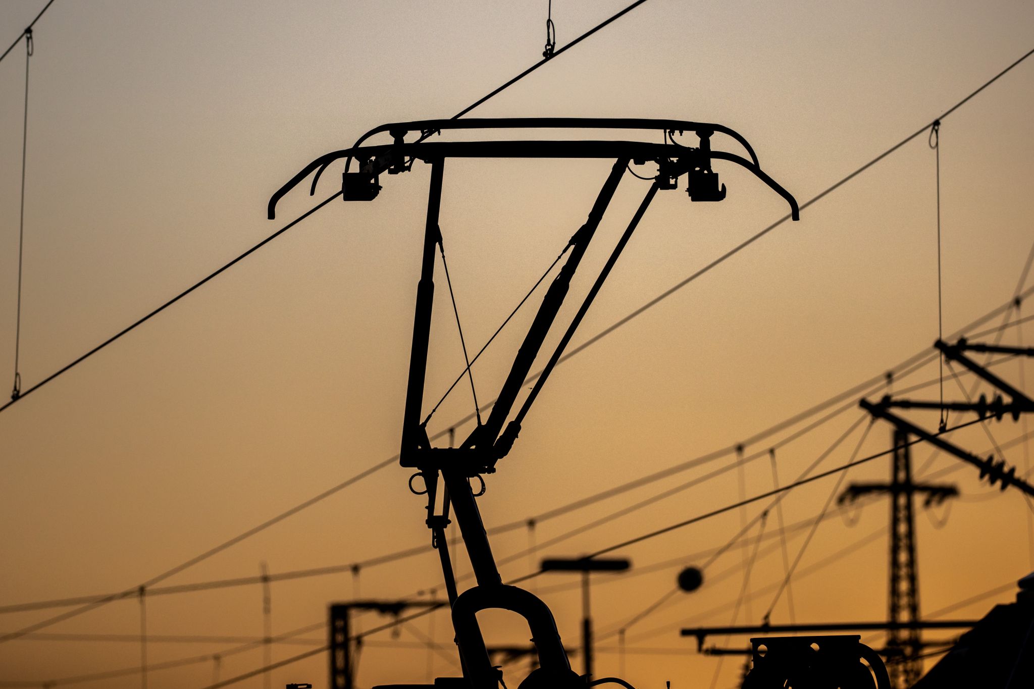 Elektrifizierung von Bahnstrecken kommt nur langsam voran