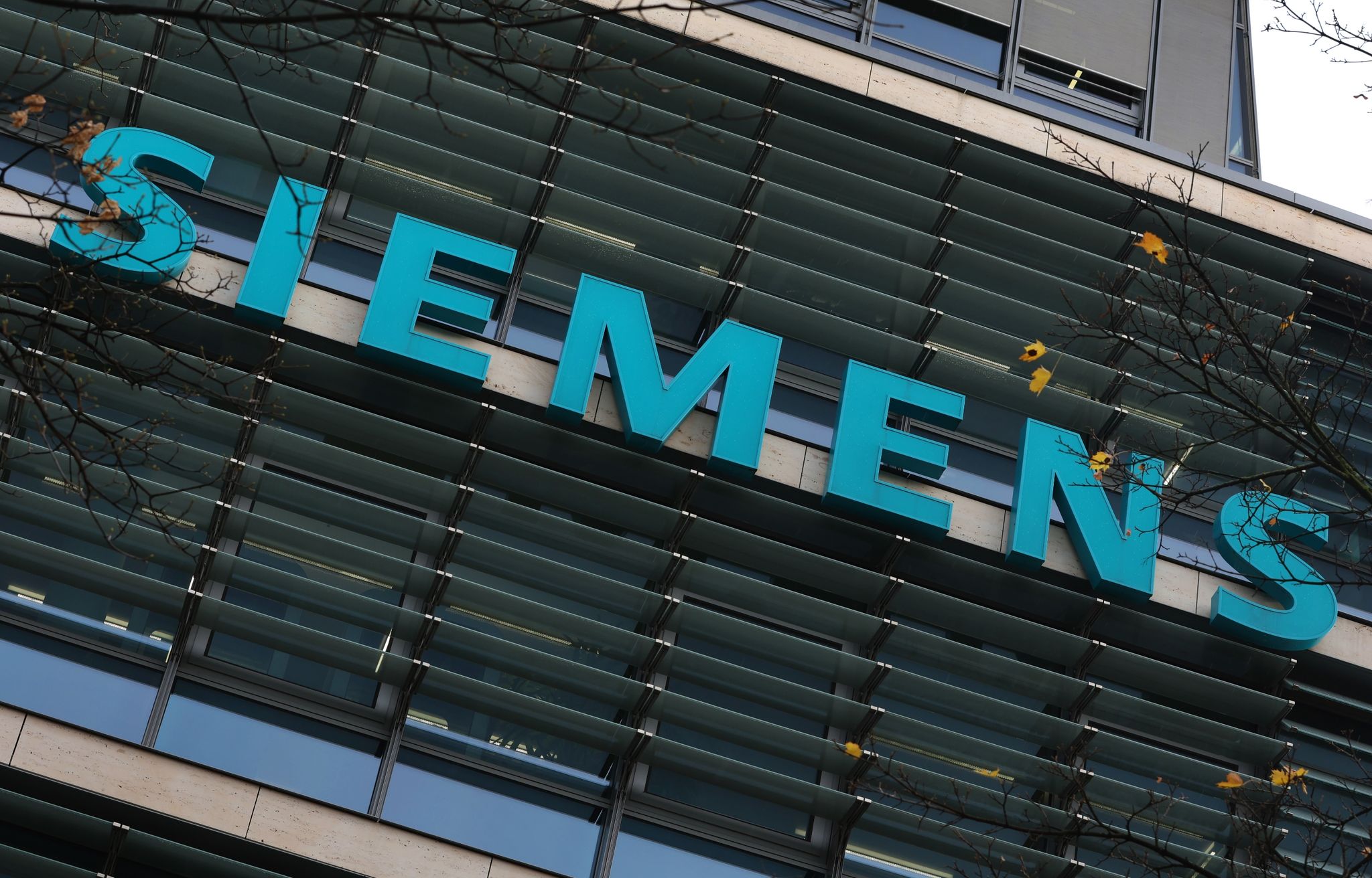 Siemens steigert Gewinn und bekräftigt Prognose