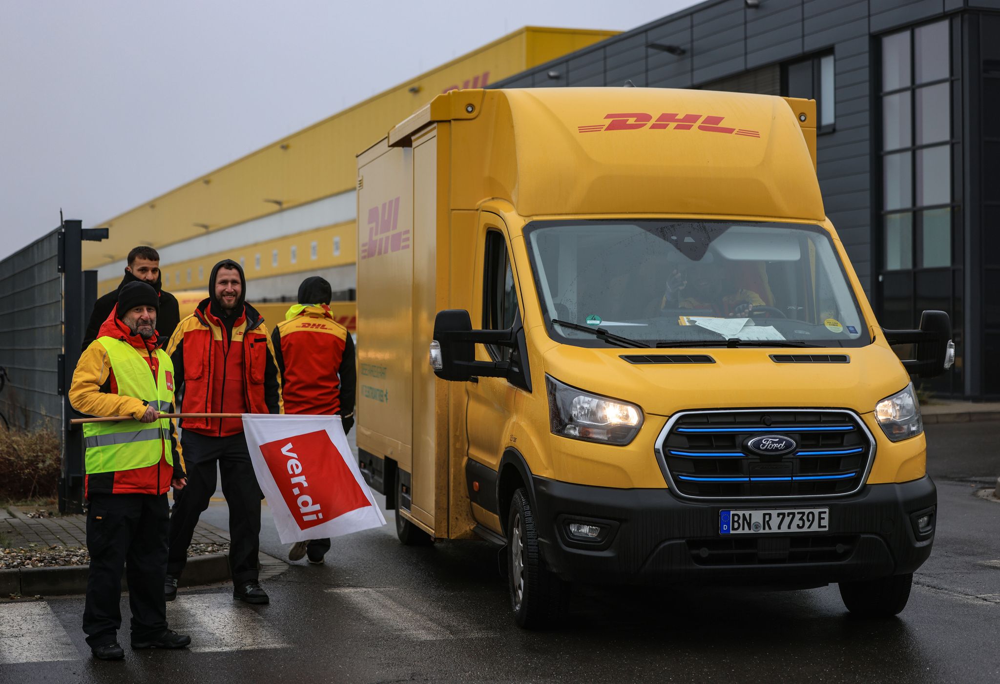 Warnstreiks in Paketzustellung: Manche Pakete bleiben liegen