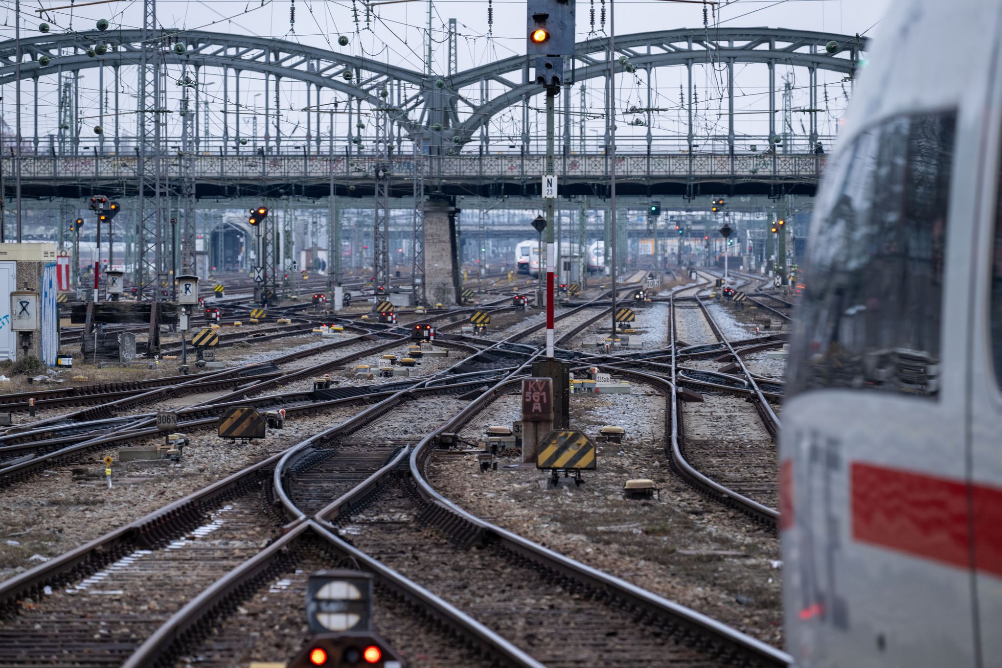 Bahn und EVG einigen sich auf mehr Geld für Beschäftigte